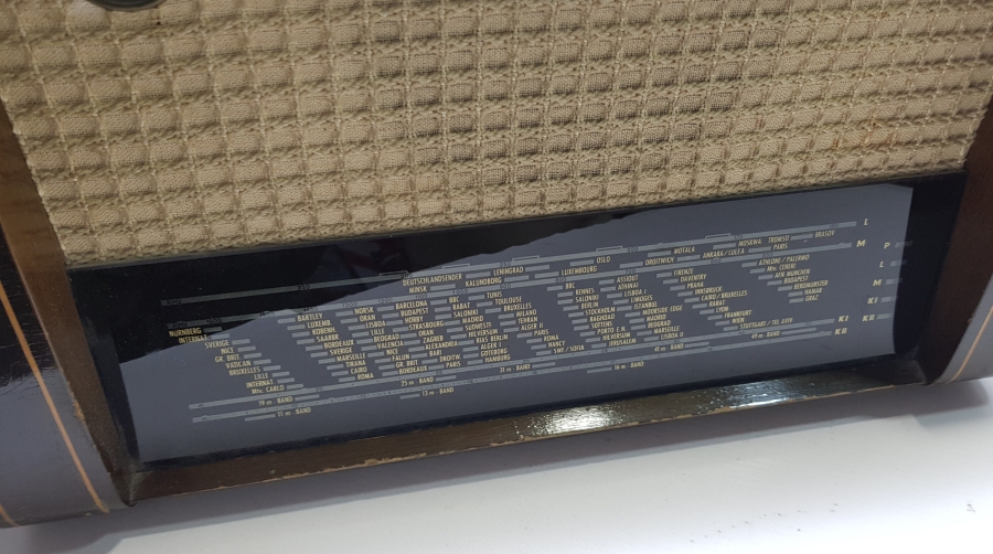 BÜYÜK BOY ANTİKA AHŞAP KASALI RADYO