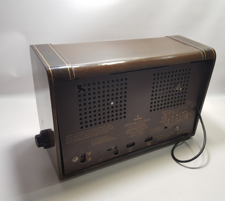 BÜYÜK BOY ANTİKA AHŞAP KASALI RADYO