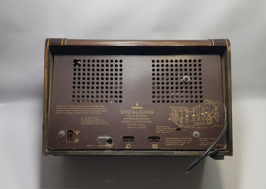 BÜYÜK BOY ANTİKA AHŞAP KASALI RADYO