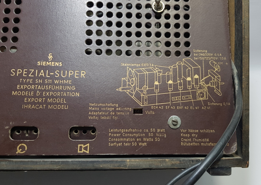 BÜYÜK BOY ANTİKA AHŞAP KASALI RADYO