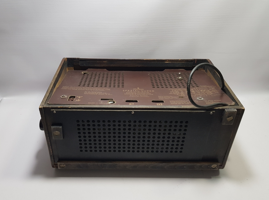 BÜYÜK BOY ANTİKA AHŞAP KASALI RADYO