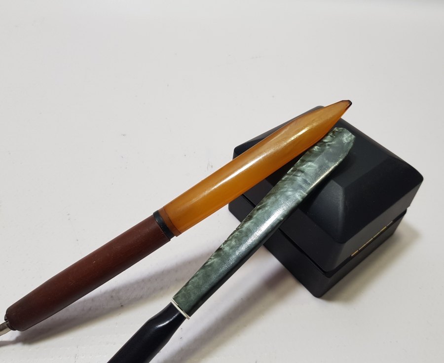 İKİ ADET ANTİKA KATALİN SAPLI ANTİKA DİVİT