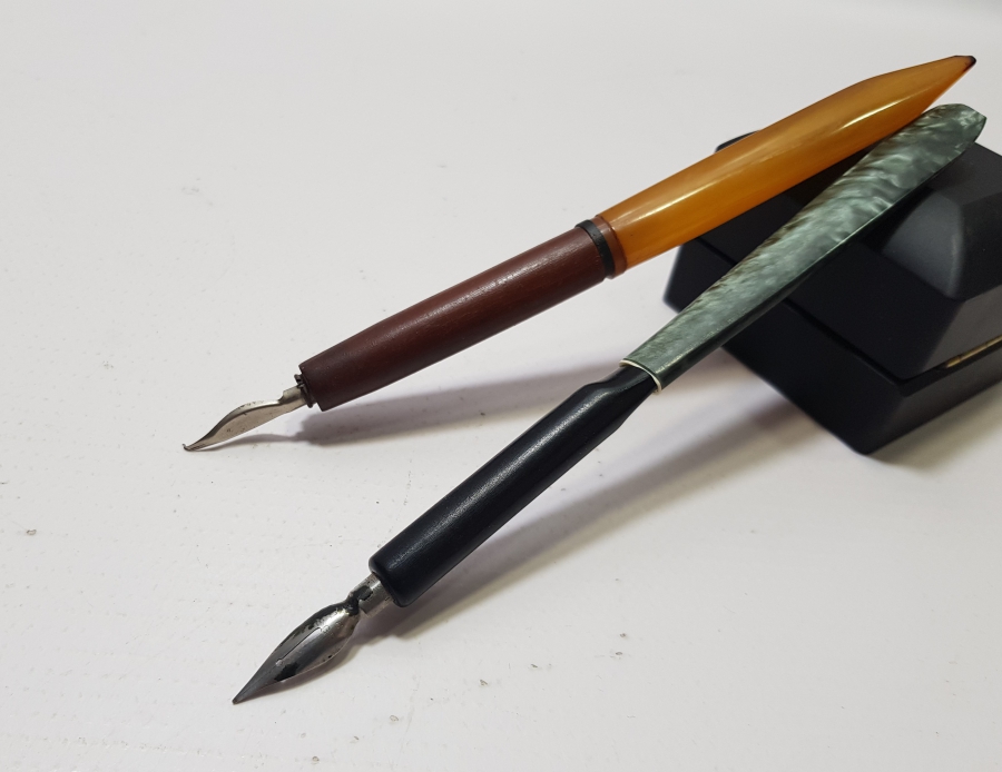 İKİ ADET ANTİKA KATALİN SAPLI ANTİKA DİVİT