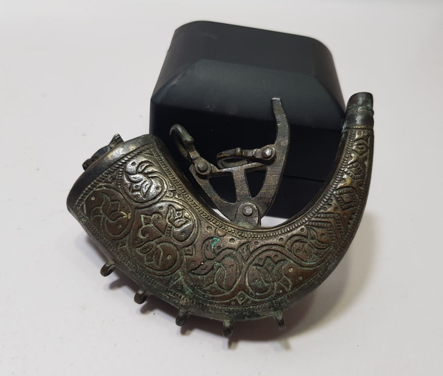 ÜZERİ KUŞLU OSMANLI DÖNEMİ BRONZ PİŞTOV BARUTLUĞU