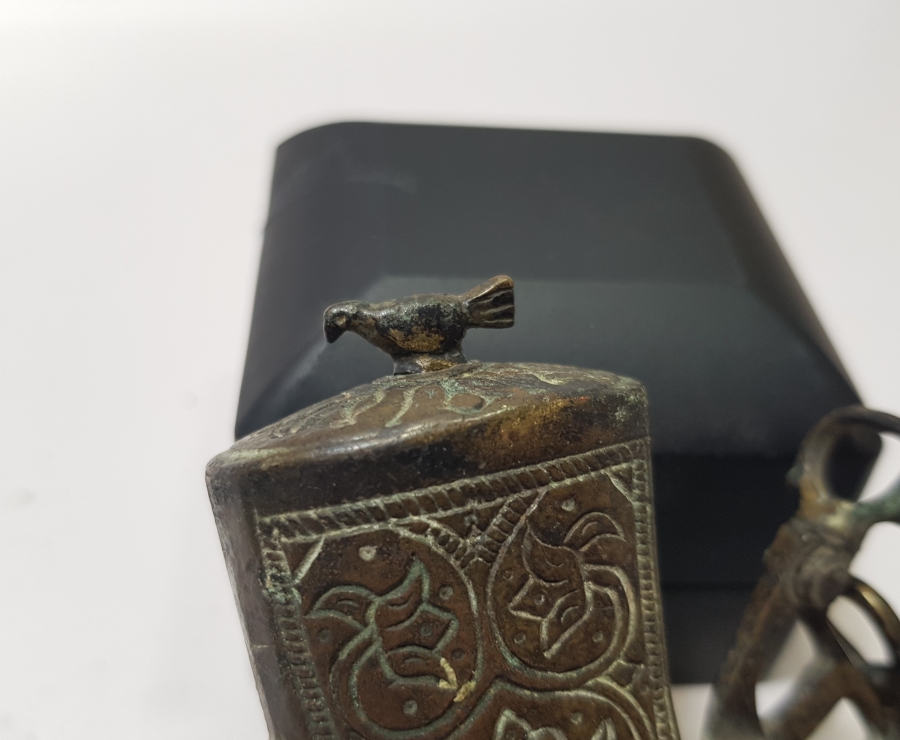 ÜZERİ KUŞLU OSMANLI DÖNEMİ BRONZ PİŞTOV BARUTLUĞU