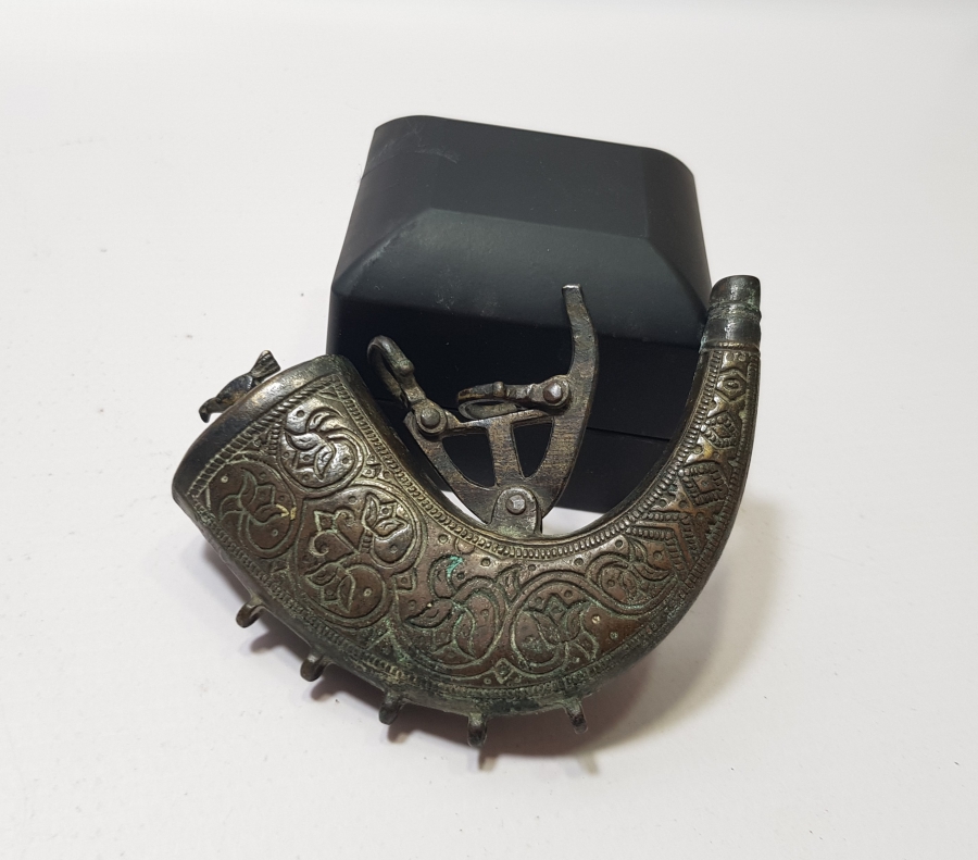 ÜZERİ KUŞLU OSMANLI DÖNEMİ BRONZ PİŞTOV BARUTLUĞU