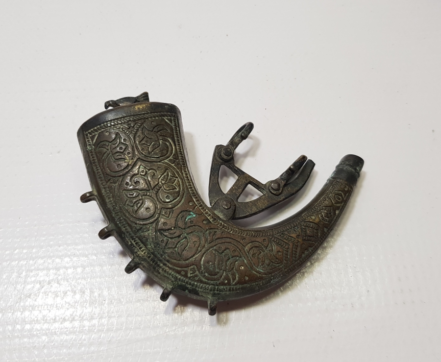 ÜZERİ KUŞLU OSMANLI DÖNEMİ BRONZ PİŞTOV BARUTLUĞU