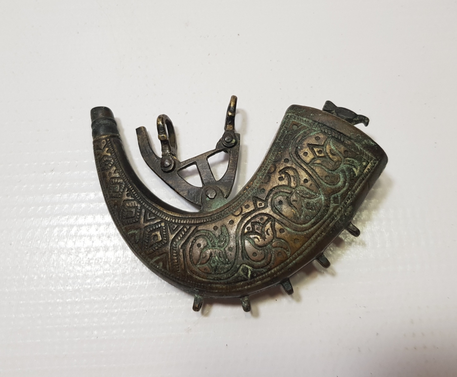 ÜZERİ KUŞLU OSMANLI DÖNEMİ BRONZ PİŞTOV BARUTLUĞU