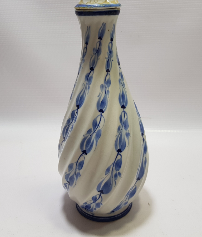 SANATÇI İMZALI EL BOYAMA ANTİKA PORSELEN KAPAKLI KARAF