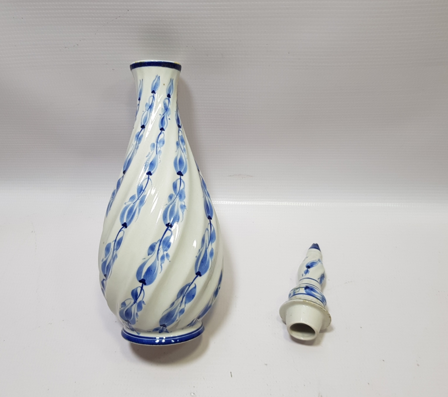 SANATÇI İMZALI EL BOYAMA ANTİKA PORSELEN KAPAKLI KARAF