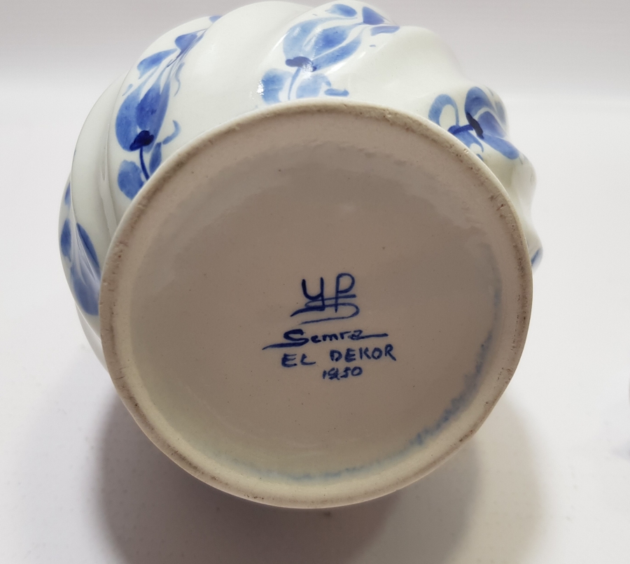 SANATÇI İMZALI EL BOYAMA ANTİKA PORSELEN KAPAKLI KARAF