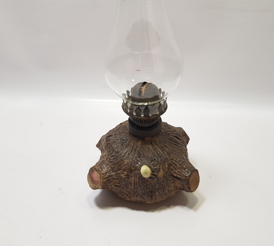 AĞAÇ KÜTÜĞÜNDEN YAPILMIŞ ANTİKA GAZ LAMBASI