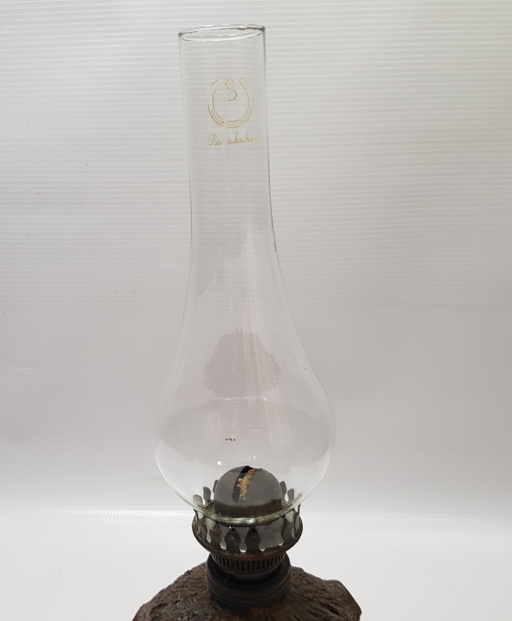 AĞAÇ KÜTÜĞÜNDEN YAPILMIŞ ANTİKA GAZ LAMBASI