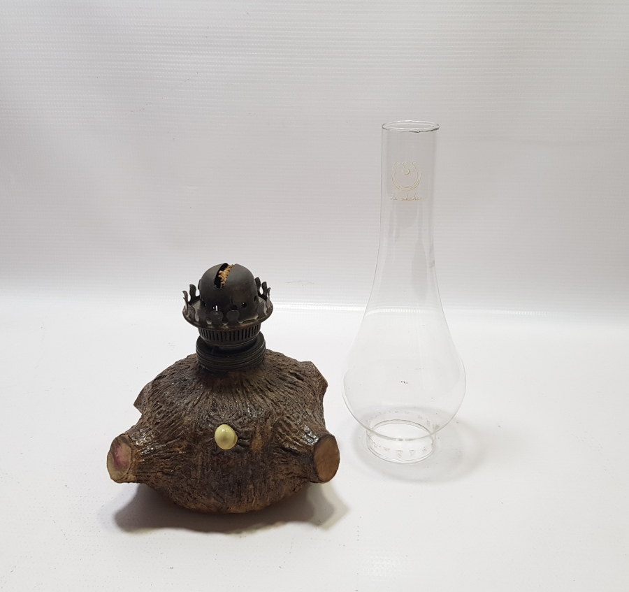 AĞAÇ KÜTÜĞÜNDEN YAPILMIŞ ANTİKA GAZ LAMBASI