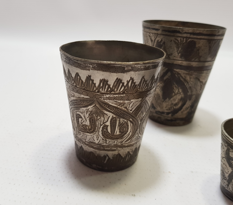 ÜZERLERİ YAZILI ÇİNTEMANİ İŞÇİLİKLİ OSMANLI DÖNEMİ 4 ADET ESER-İ İSTANBUL ŞERBET BARDAĞI