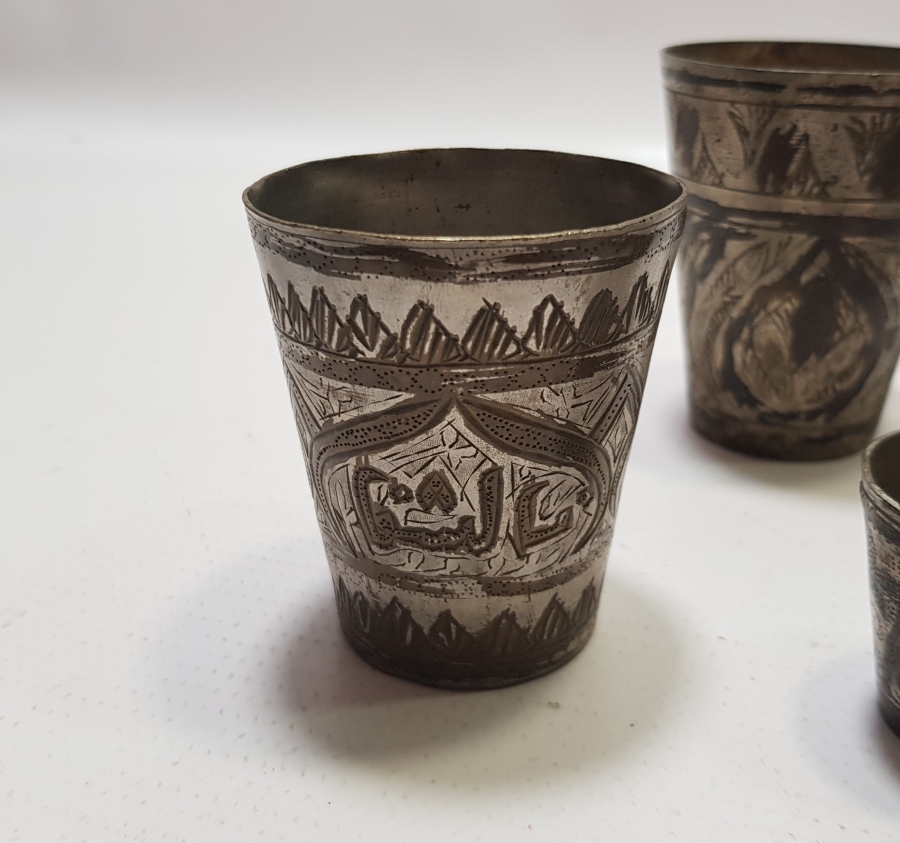 ÜZERLERİ YAZILI ÇİNTEMANİ İŞÇİLİKLİ OSMANLI DÖNEMİ 4 ADET ESER-İ İSTANBUL ŞERBET BARDAĞI