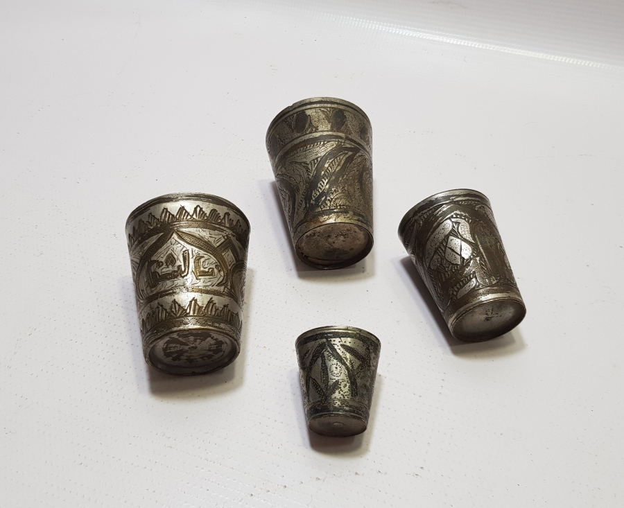 ÜZERLERİ YAZILI ÇİNTEMANİ İŞÇİLİKLİ OSMANLI DÖNEMİ 4 ADET ESER-İ İSTANBUL ŞERBET BARDAĞI