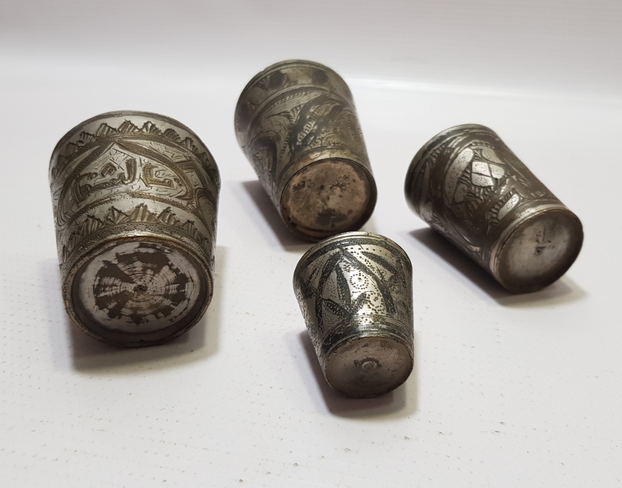 ÜZERLERİ YAZILI ÇİNTEMANİ İŞÇİLİKLİ OSMANLI DÖNEMİ 4 ADET ESER-İ İSTANBUL ŞERBET BARDAĞI