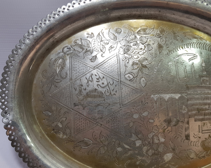 KABE İ ŞERİF GÖRSELLİ VE ÇİNTEMANİ İŞÇİLİKLİ HİCAZ İŞİ ANTİKA KAHVE TEPSİSİ