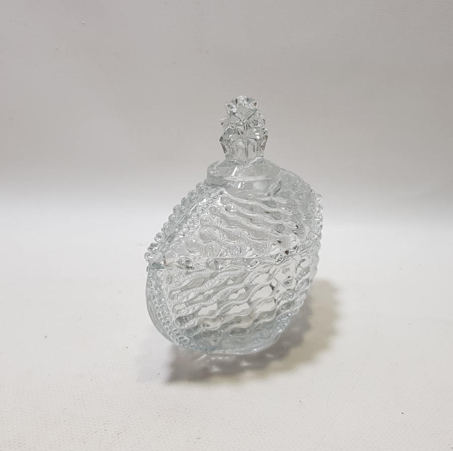 KRİSTAL KESME İŞÇİLİKLİ KAYIK FORMUNDA ANTİKA KAPAKLI ŞEKERLİK