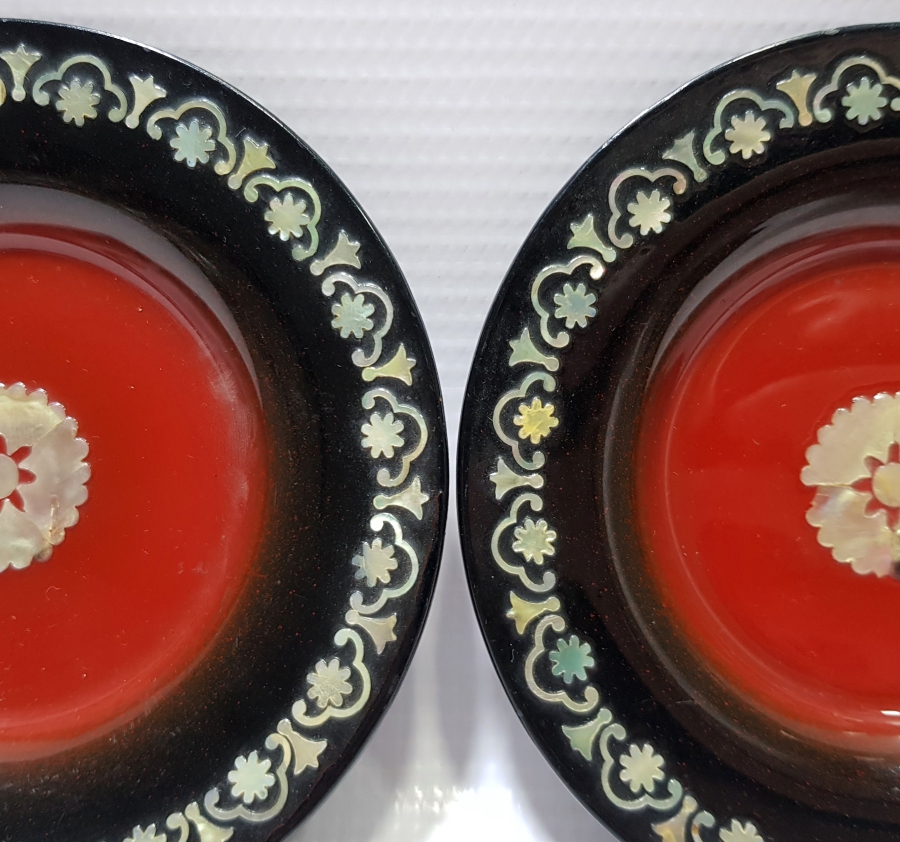 ÜZERİ SEDEF ÇAKMA İŞÇİLİKLİ İKİ ADET ANTİKA UZAKDOĞU İKRAMLIK