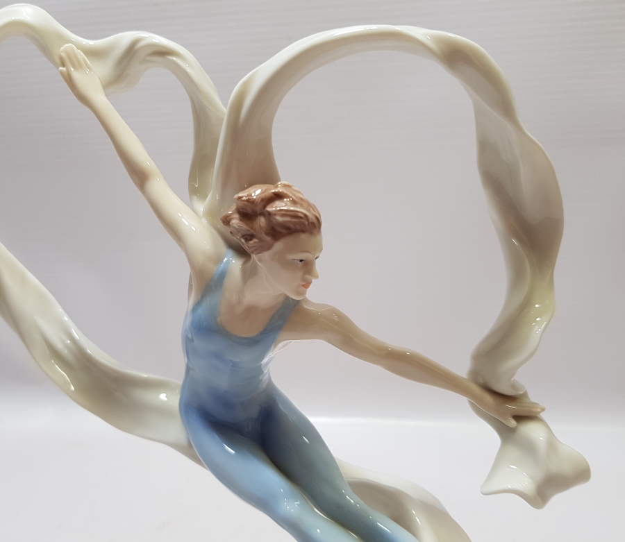 ANTİKA PORSELEN DANSÇI BİBLOSU