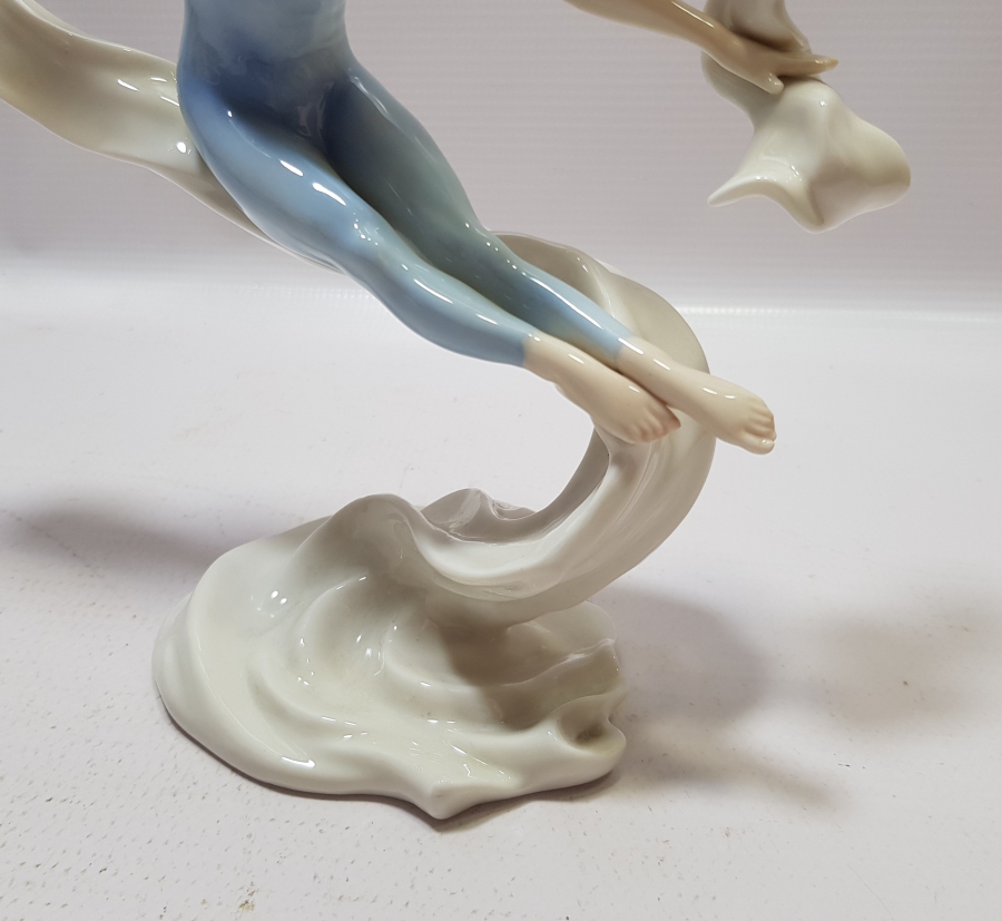 ANTİKA PORSELEN DANSÇI BİBLOSU