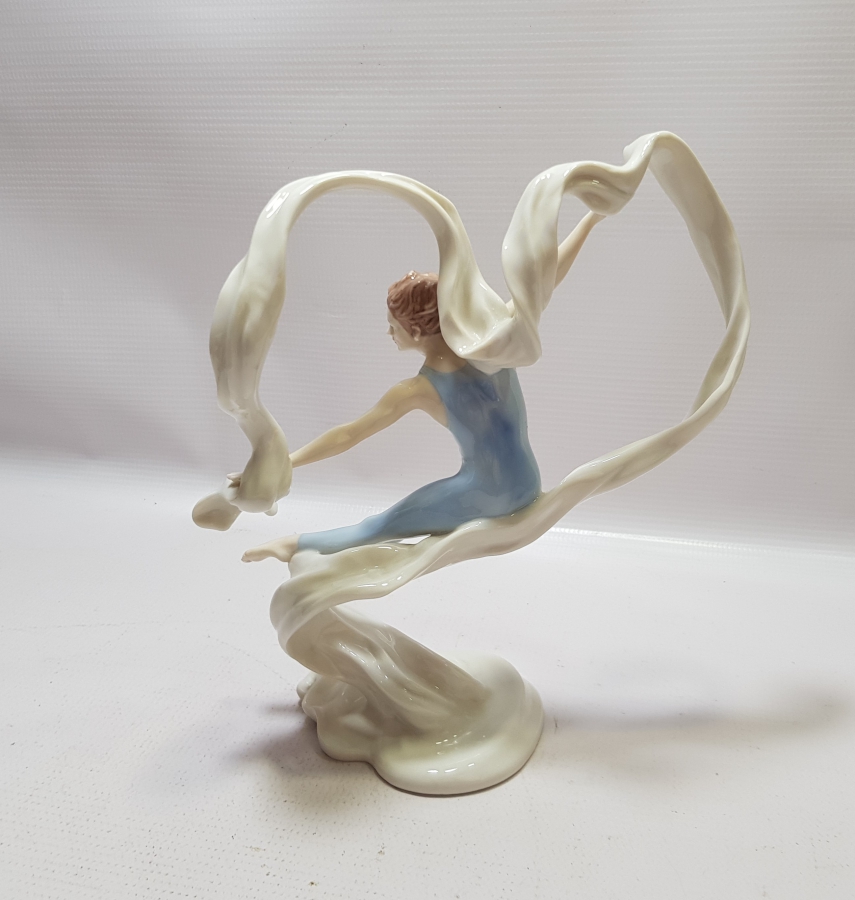 ANTİKA PORSELEN DANSÇI BİBLOSU