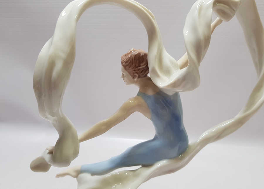 ANTİKA PORSELEN DANSÇI BİBLOSU