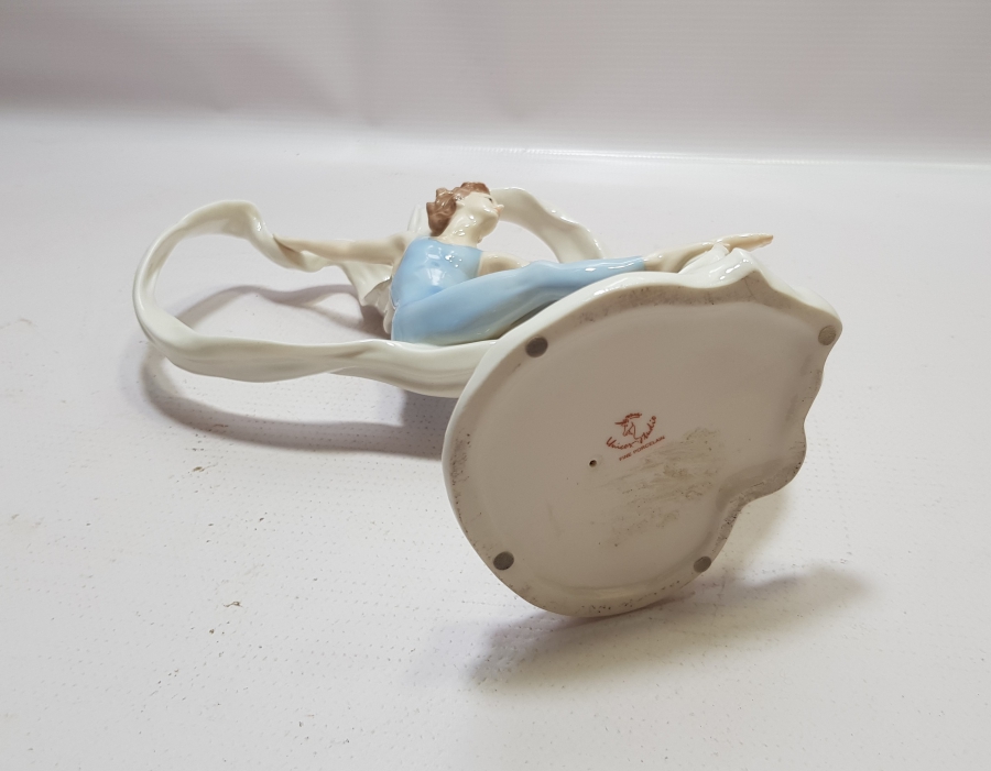 ANTİKA PORSELEN DANSÇI BİBLOSU