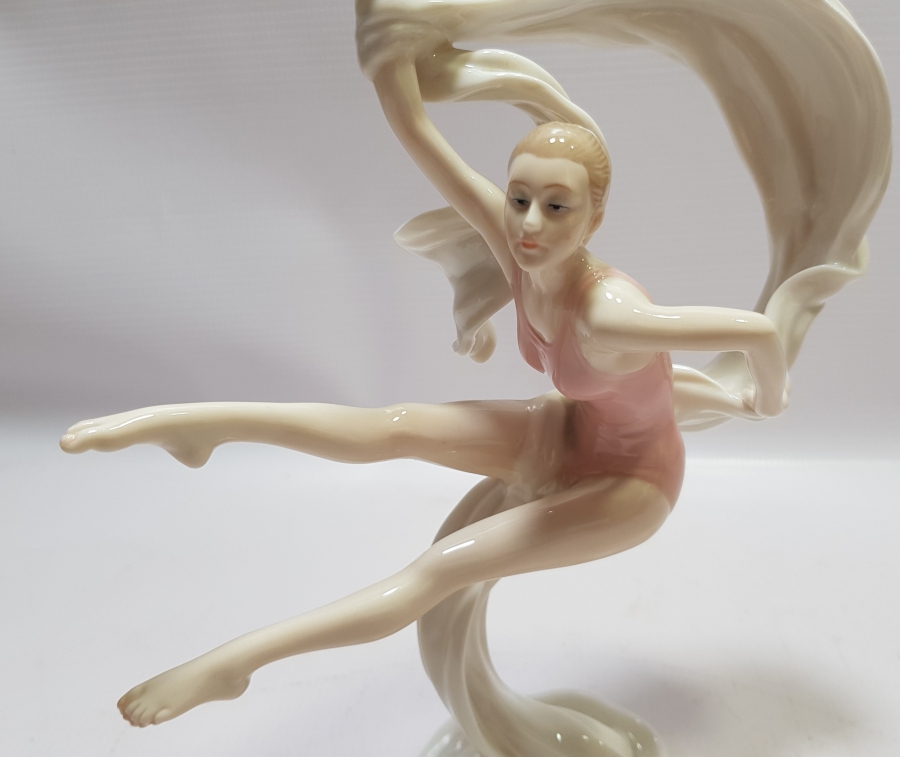 ANTİKA PORSELEN DANSÇI BİBLOSU