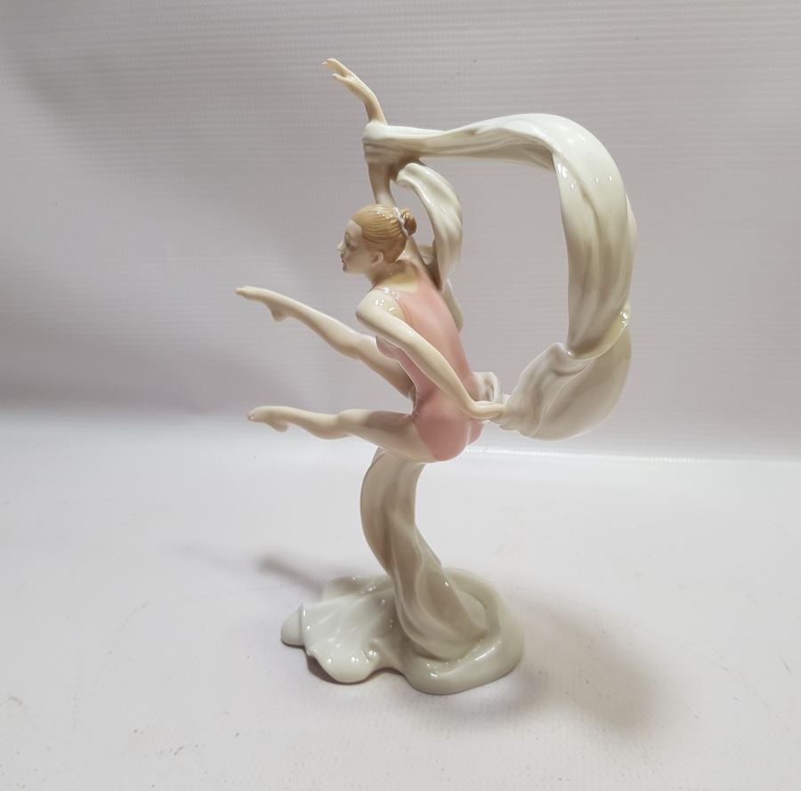 ANTİKA PORSELEN DANSÇI BİBLOSU