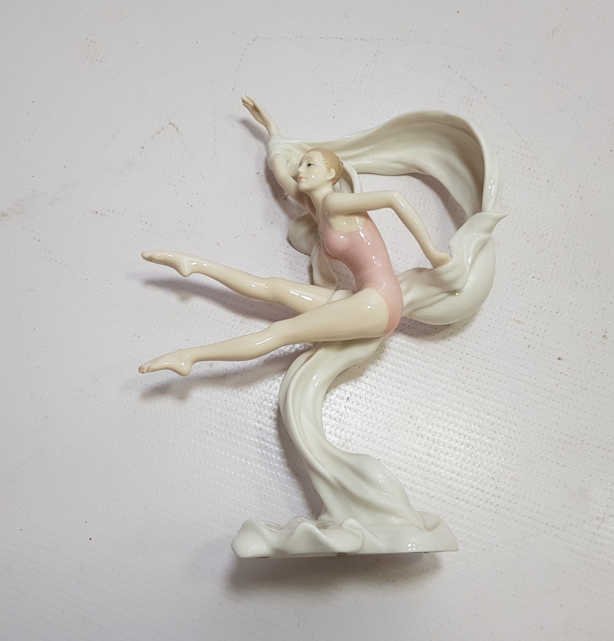 ANTİKA PORSELEN DANSÇI BİBLOSU