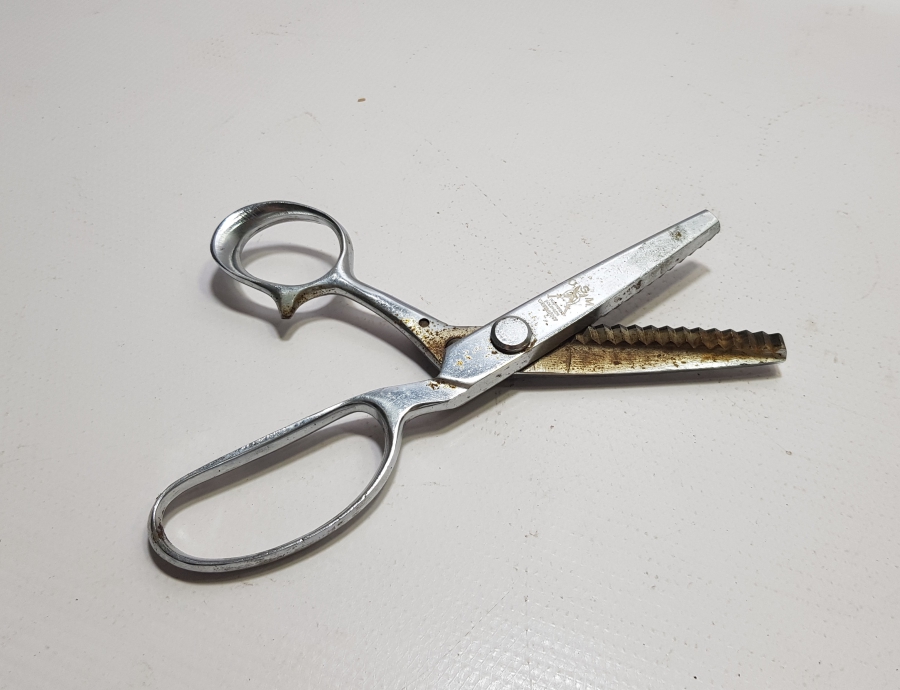 FARKLI FORMDA ANTİKA MAKAS