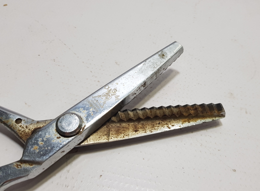 FARKLI FORMDA ANTİKA MAKAS