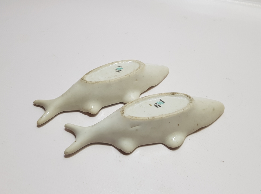 BALIK FORMLU BİR ÇİFT PORSELEN KÜL TABLASI