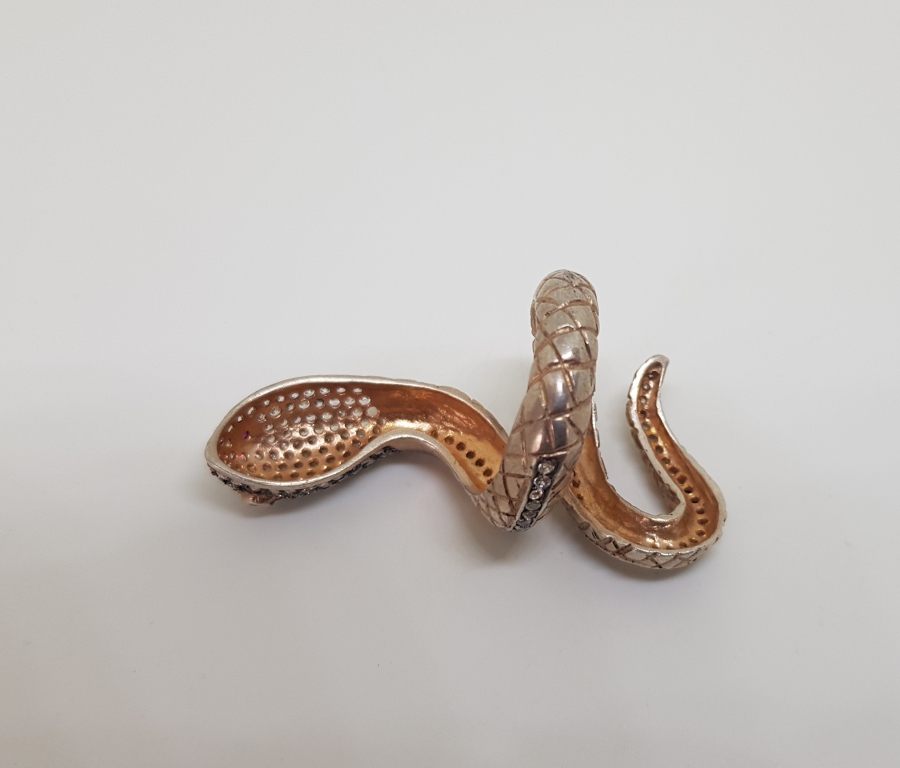 ÜZERİ ZİRKON TAŞLARLA SÜSLÜ YILAN FORMLU GÜMÜŞ YÜZÜK