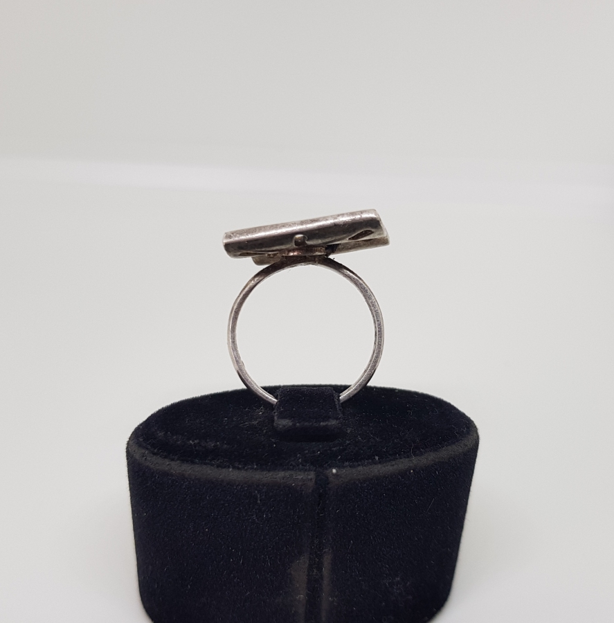 VAV HARFLİ GÜMÜŞ BAYAN YÜZÜĞÜ