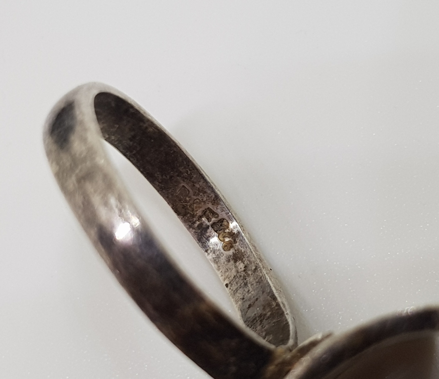 VAV HARFLİ GÜMÜŞ BAYAN YÜZÜĞÜ