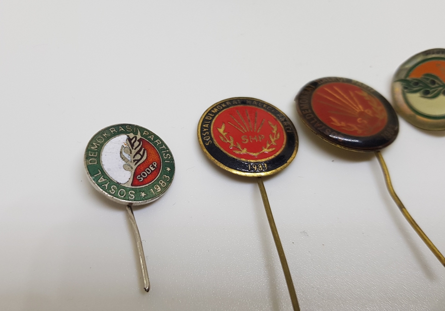 SİYASİ TARİH - ESKİ PARTİ ROZETLERİ