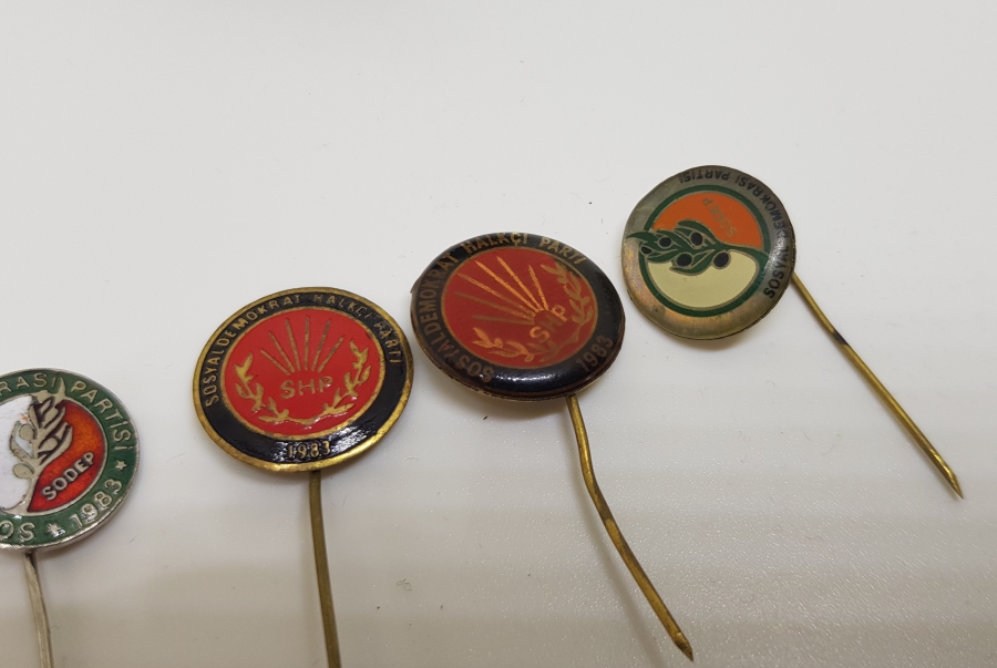 SİYASİ TARİH - ESKİ PARTİ ROZETLERİ
