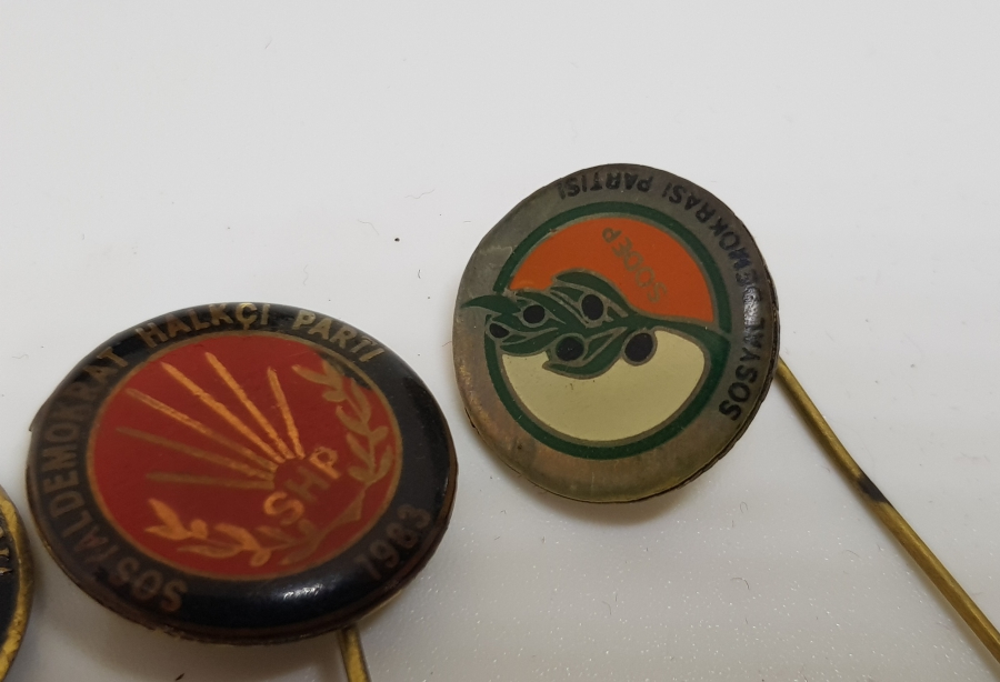 SİYASİ TARİH - ESKİ PARTİ ROZETLERİ
