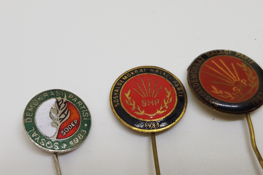 SİYASİ TARİH - ESKİ PARTİ ROZETLERİ
