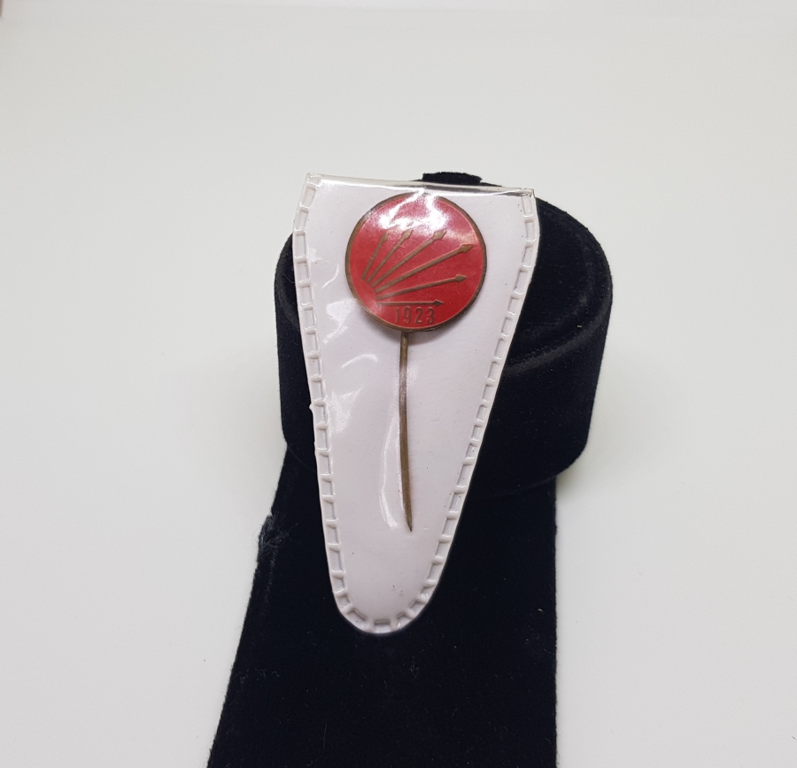 ORİJİNAL KABINDA ANTİKA CHP ROZETİ