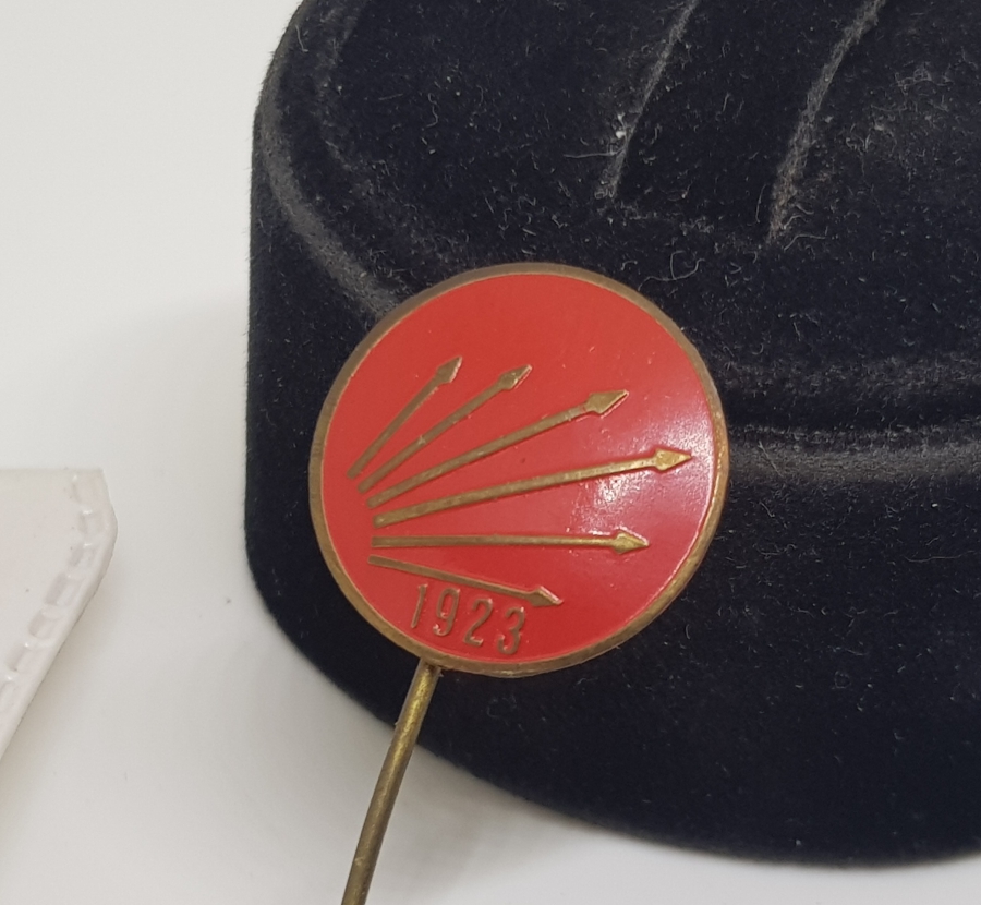 ORİJİNAL KABINDA ANTİKA CHP ROZETİ