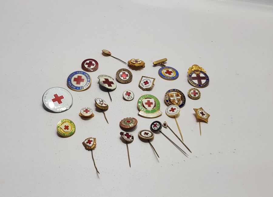 HAZIR KOLEKSİYON - MİNELİ KIZILHAÇ VE KIZILAY ROZET LOTU