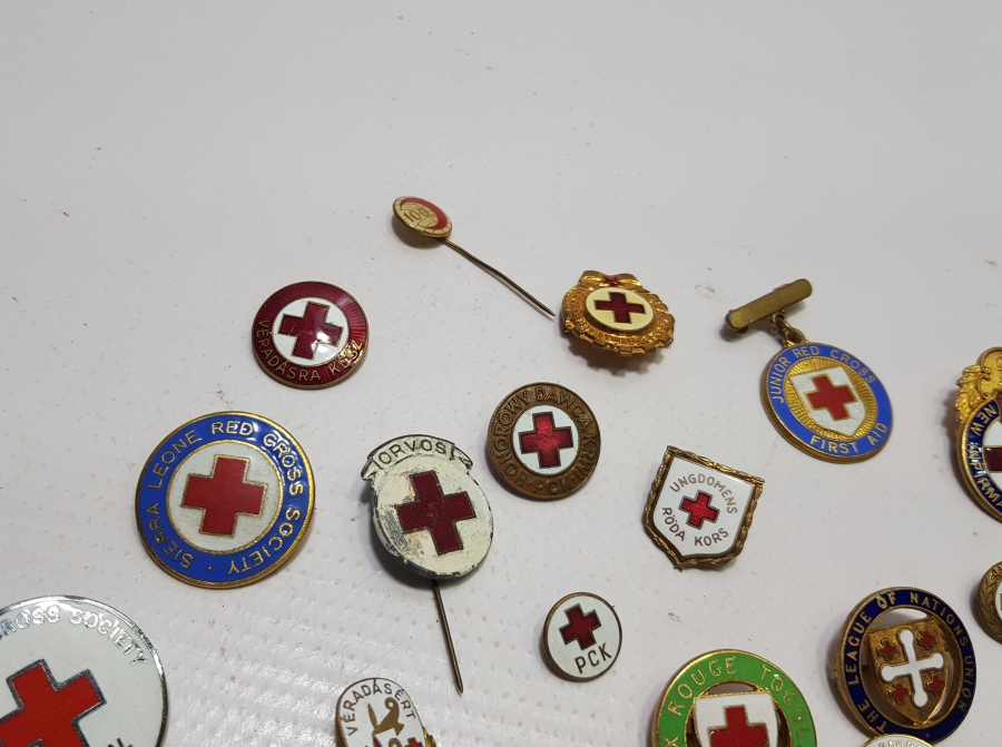 HAZIR KOLEKSİYON - MİNELİ KIZILHAÇ VE KIZILAY ROZET LOTU