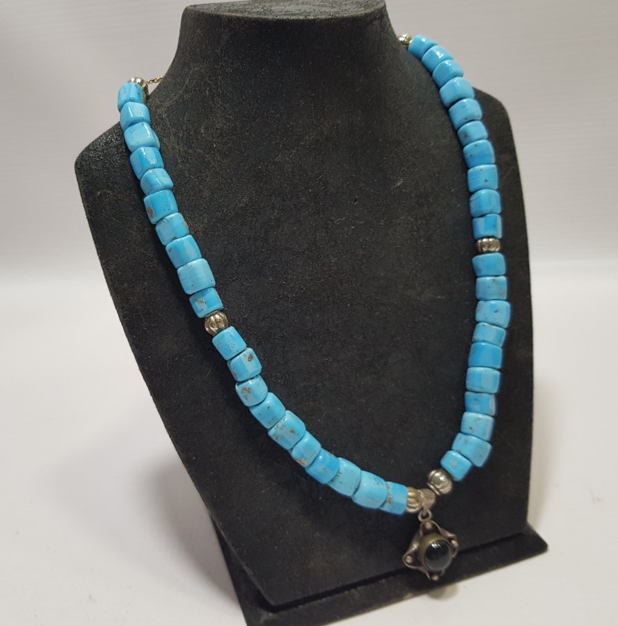 OPAL TAŞLARLA SÜSLÜ GÜMÜŞ KOLYE