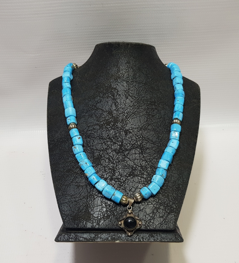 OPAL TAŞLARLA SÜSLÜ GÜMÜŞ KOLYE