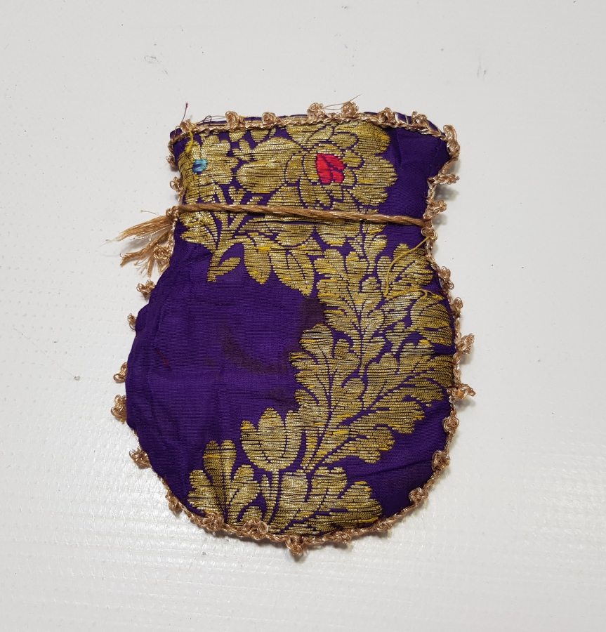 OSMANLI DÖNEMİ ALTIN SIRMA İŞLEMELİ MOR RENKLİ ELMASİYE KESE